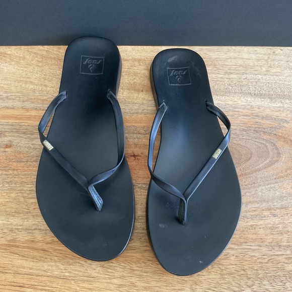 Reef Faux Leather Flip Flops - Picture 2 of 3